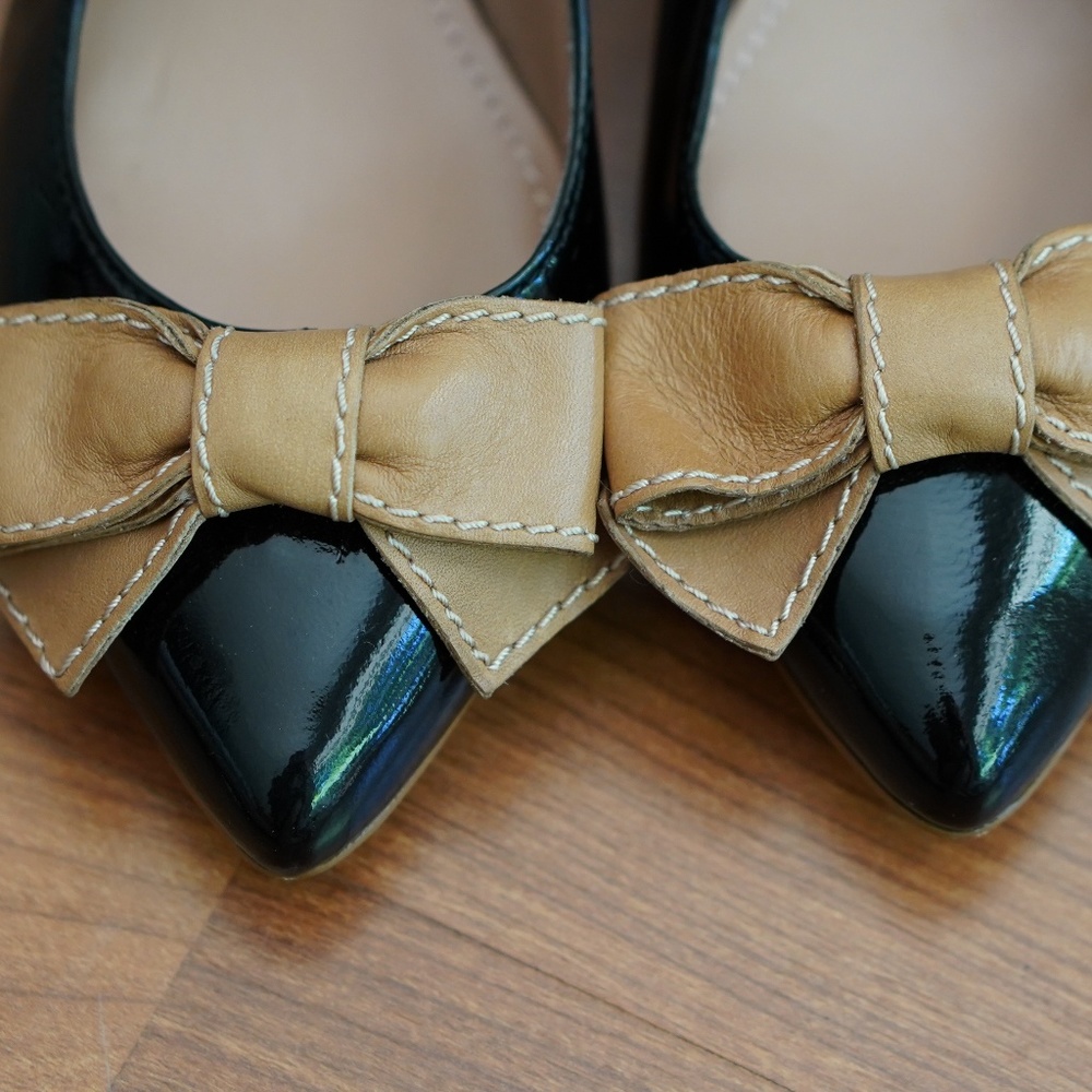 B. Makowsky Sling Bow Patent Pumps